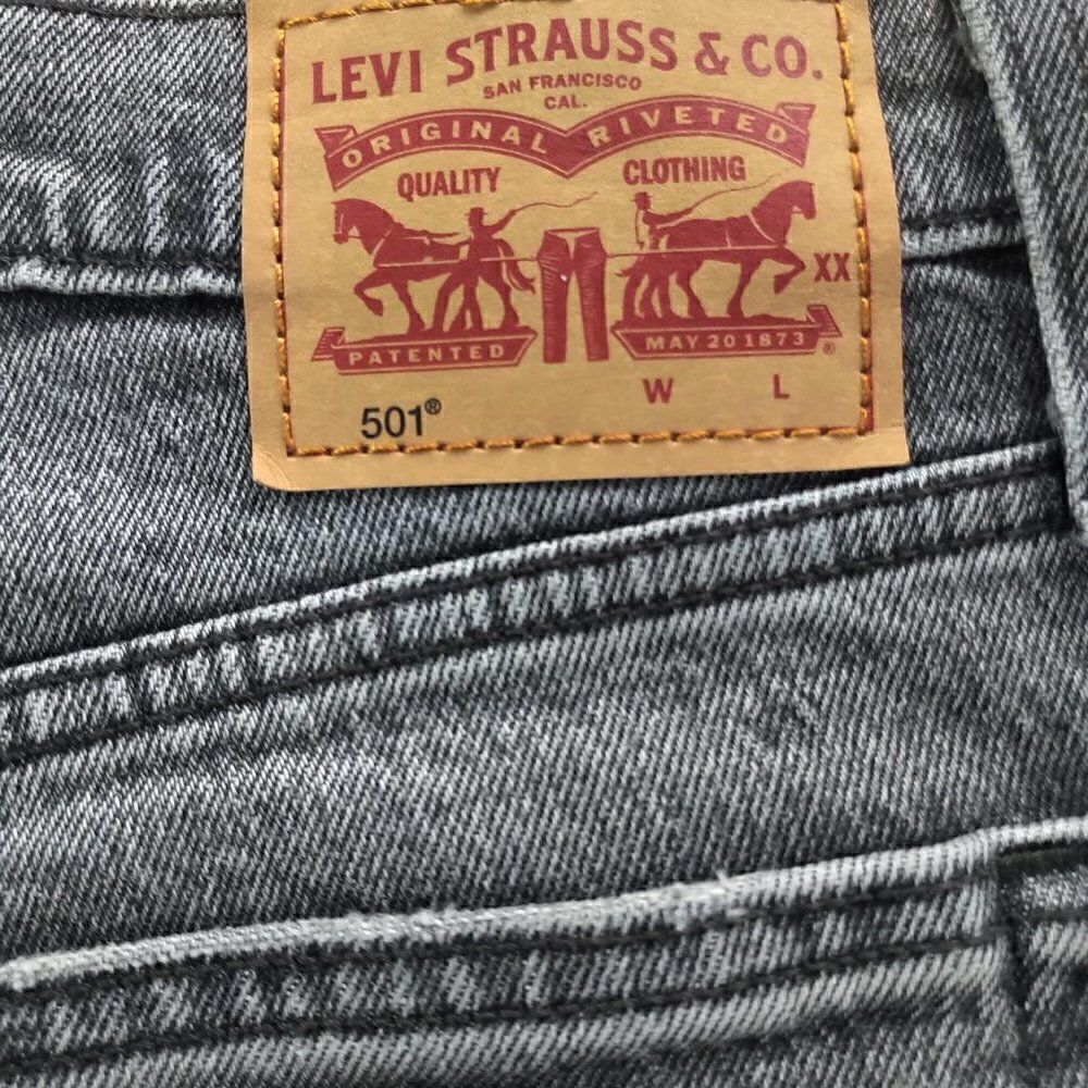 Levi's 501 Shorts - Picture 4 of 8